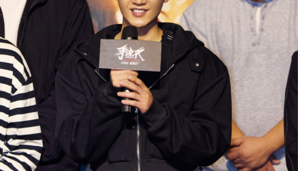 《手遮天》今日首映 李云赫一人分饰三角演绎多面张力