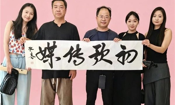 初歌传媒正式启航：剑指三年上市，隔空喊话雷军